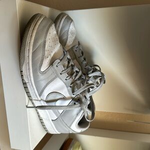 Women’s grey dunks